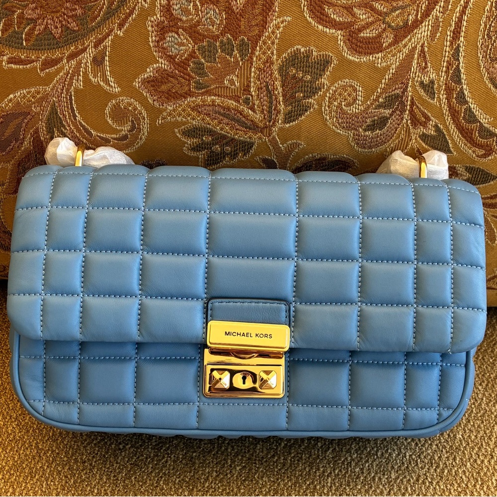 🩵 Michael Kors Tribeca Large Quilted Blue Crossbody Bag
